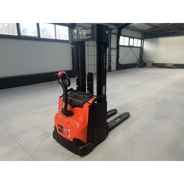 Toyota SWE145 raklapemelő targonca